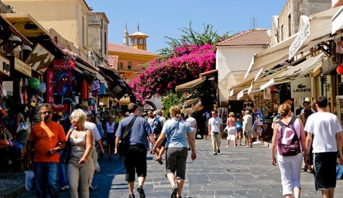 «Πανηγυρίζει» η ρωσική πρεβεία: Τέταρτοι στις αφίξεις στην Ελλάδα οι Ρώσοι τουρίστες