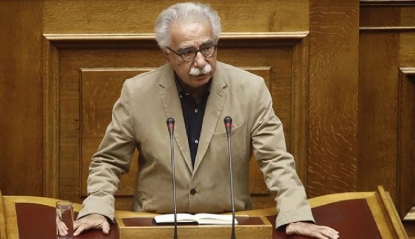Ο Γαβρόγλου κατήργησε αλλά… επαναφέρει τα Λατινικά στη Γ’ Λυκείου