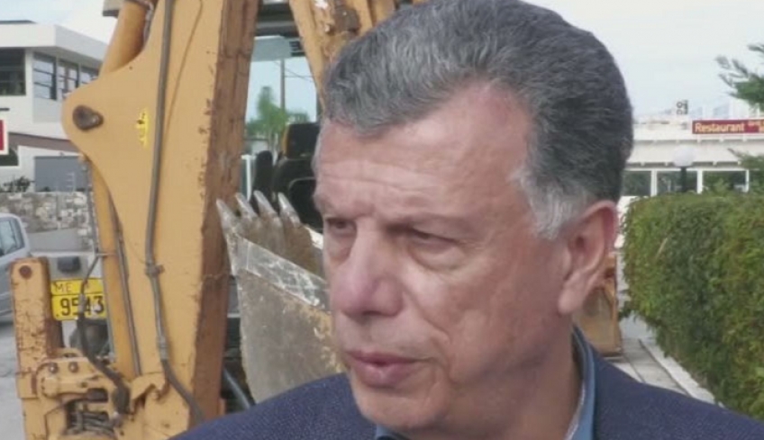 Μέχρι τέλους της εβδομάδας τοποθετούνται μεταλλικά κιγκλιδώματα στο γεφύρι του Αγ.Βασιλείου