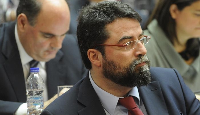 Αγριος ξυλοδαρμός Β. Οικονόμου στα Εξάρχεια - «Με απείλησαν ότι θα με εκτελέσουν»