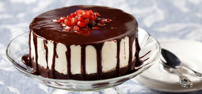 Cheesecake με Cookies, Philadelphia και Sauce Σοκολάτας