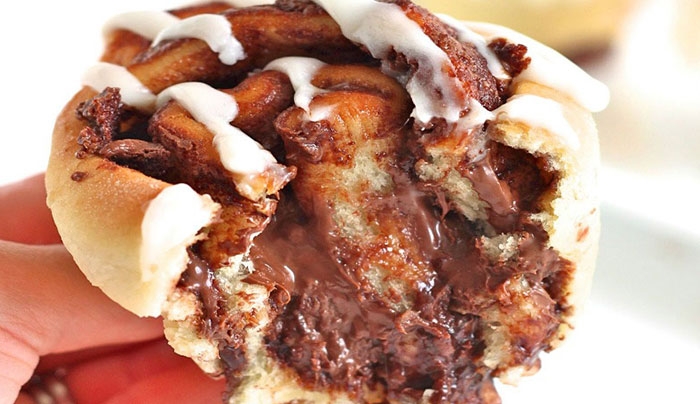 Ρολά με nutella και γλάσο κρέμας τυριού