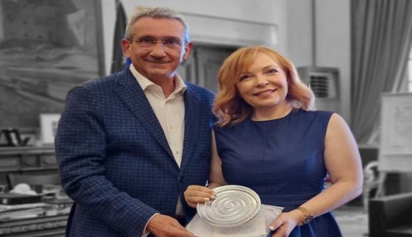 Συνάντηση Γ. Χατζημάρκου με τη δημοσιογράφο Ροδούλα Λουλουδάκη: Μας εκανες περήφανους
