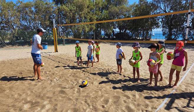 Ο πρωταθλητής Ελλάδας στο beach volley, Δημήτρης Χατζηνικολάου βρέθηκε στο προπονητικό καμπ του Α.Ο Αθλοπαιδιών Κω