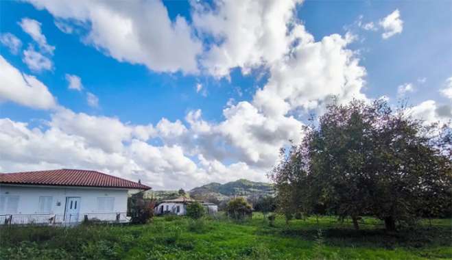 Καιρός σήμερα: Ηλιοφάνεια με λίγα σύννεφα και τοπικές βροχές – Στους 20 βαθμούς η θερμοκρασία