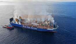 Έσβησε πλήρως η πυρκαγιά στο «Blue Carrier 2» , θα μεταφερθεί σήμερα στα ναυπηγεία της ONEX στην Ελευσίνα