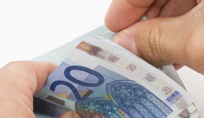 Αντιδράσεις για τα οικογενειακά επιδόματα – Δίνουν το 50% ως προκαταβολή