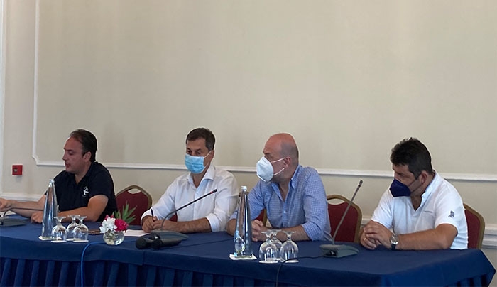 Χάρης Θεοχάρης στην Εύβοια: «Η κυβέρνηση αποδεικνύει ότι είναι δίπλα στους πληγέντες από τις πυρκαγιές»