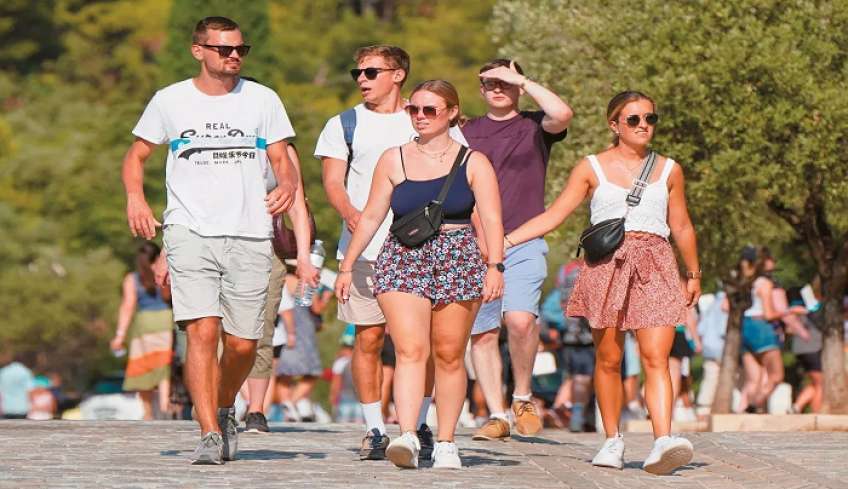 Επέκταση της τουριστικής σεζόν: Aνοιχτά ξενοδοχεία και τον Νοέμβριο σε Ρόδο, Κρήτη και Κω