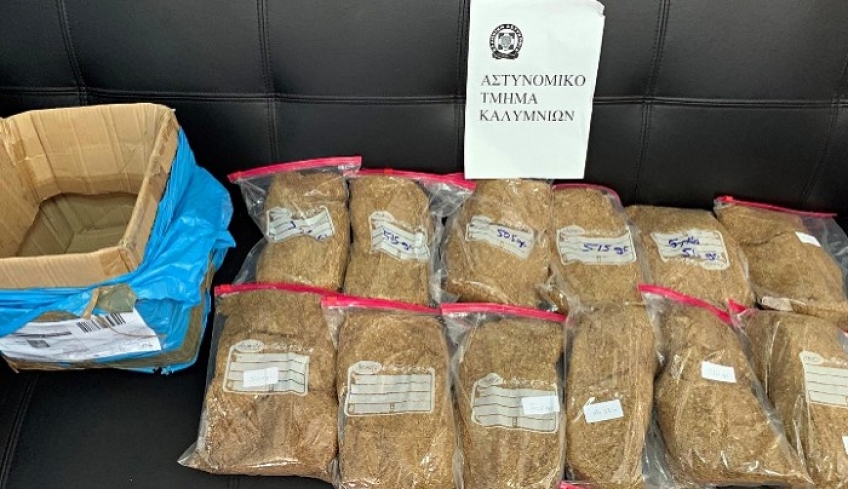 Το δέμα που παρέλαβε περιείχε έξι κιλά λαθραίου καπνού