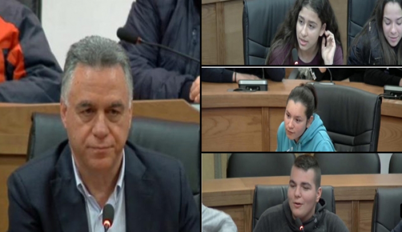 «Ενώπιος ενωπίω» ο Δήμαρχος με τους μαθητές για αποκατάσταση των σεισμόπληκτων σχολείων (ΒΙΝΤΕΟ)
