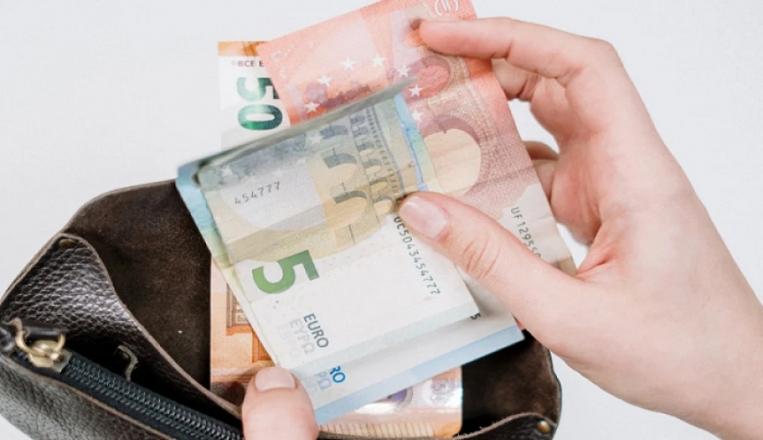 Δώρο Χριστουγέννων 2021: Πότε πληρώνεται και πως θα υπολογίσετε πόσα χρήματα θα πάρετε