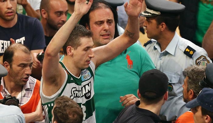 Αποχαιρετισμός σε ένα μεγάλο αθλητή - Σε ευχαριστούμε Δημήτρη Διαμαντίδη (ΒΙΝΤΕΟ)