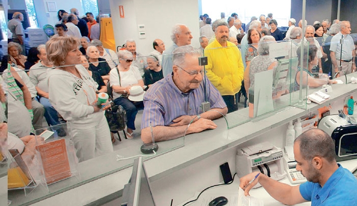 Ανάληψη 420 ευρώ κάθε ημέρα της εβδομάδας - Χαλαρώνουν κι άλλο τα capital controls για τις επιχειρήσεις