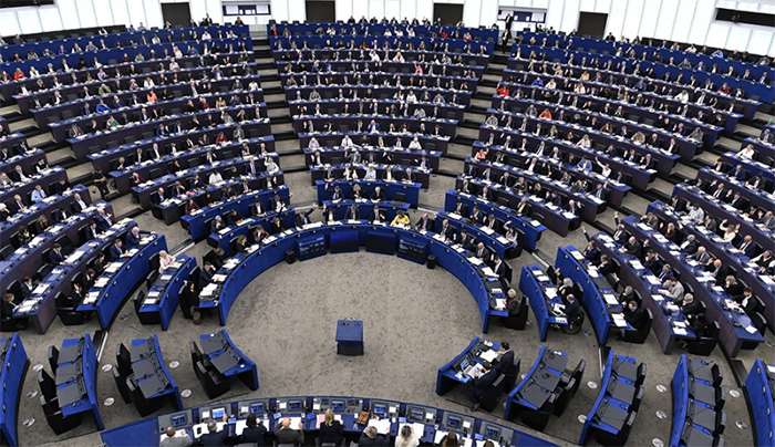 Απόφαση-καταπέλτης για την Κομισιόν: Το Ευρωπαϊκό Κοινοβούλιο απέρριψε την πρόταση για τη φορολογία καπνού