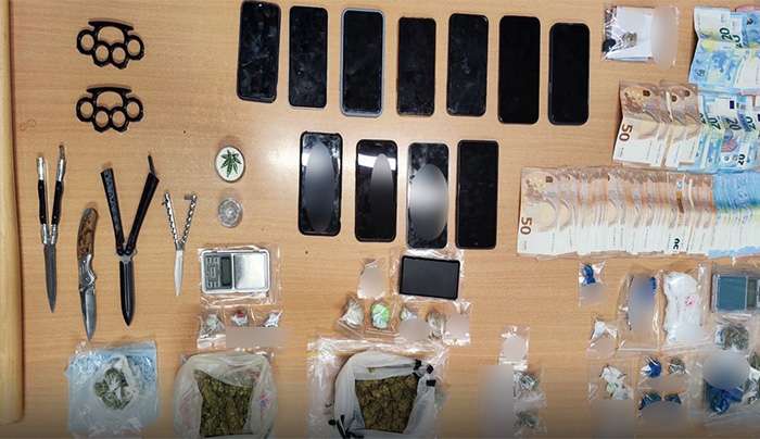 Εξαρθρώθηκε εγκληματική οργάνωση που διακινούσε ναρκωτικά σε σχολικό συγκρότημα (ΦΩΤΟ-ΒΙΝΤΕΟ)