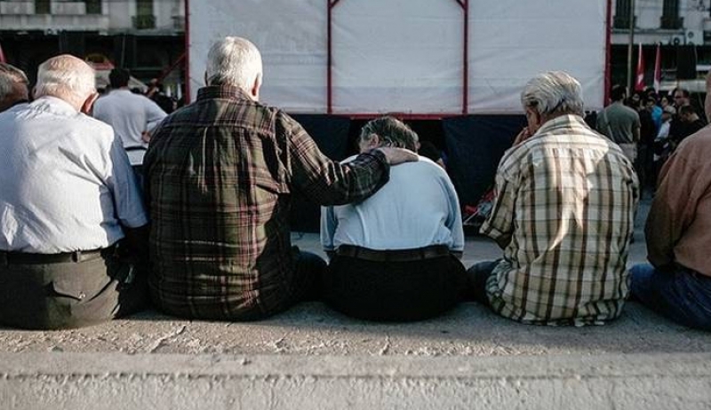 Nέο κείμενο εποπτείας ετοιμάζει η Κομισιόν - Τι θα συμβεί με τις συντάξεις των 1000 ευρώ