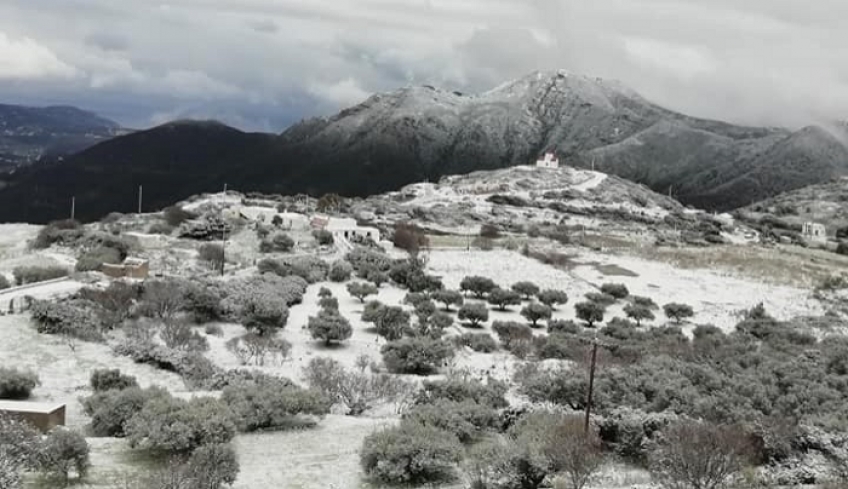 Στα λευκά ντύθηκε η ορεινή Κάρπαθος