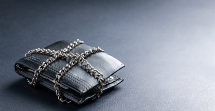 Αύξηση του ακατάσχετου λογαριασμού για συνεπείς οφειλέτες ετοιμάζει η ΑΑΔΕ