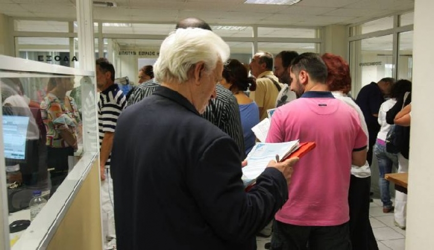 Έρχονται ανατροπές: Τέλος το ΕΚΑΣ – Εισφορές και για όσους πληρώνονται με αποδείξεις δαπάνης