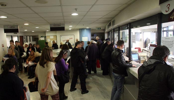 Εφορία: Στα 5.636 ευρώ το αφορολόγητο - Ποιοι θα πληρώσουν περισσότερα