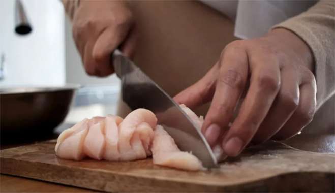 Εννέα κρούσματα σαλμονέλας και στην Αττική, είχαν φάει όλοι στο ίδιο μαγαζί