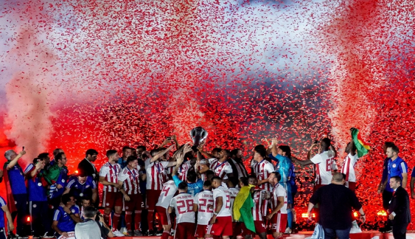 Champions League: Οριστικά στα play offs ο Ολυμπιακός μετά τον αποκλεισμό Λιόν από Μπάγερν