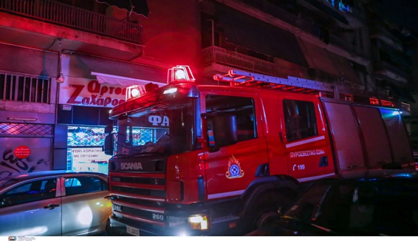Φωτιά σε υπόγειο στη Νέα Ερυθραία, 4 τραυματίες με εγκαύματα (βίντεο)