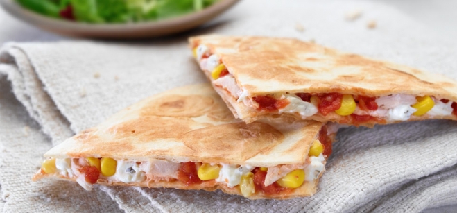 Quesadillas με κοτόπουλο και γλυκό καλαμπόκι
