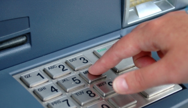 Ποιοι παραβίασαν τα capital controls και έβγαλαν λεφτά – Τραπεζικά στελέχη και επιχειρηματίες στο στόχαστρο