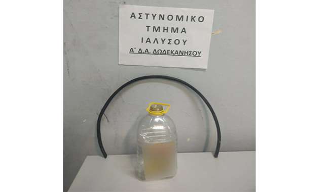 Συνελήφθη δράστης που αφαιρούσε καύσιμο από σταθμευμένο όχημα στη Ρόδο