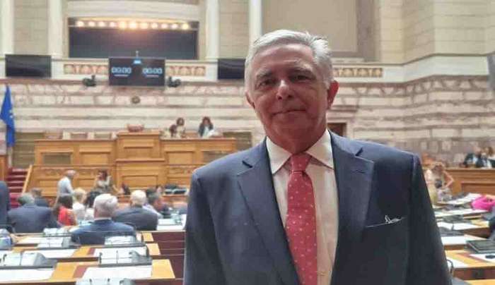 Ο Βασίλης Υψηλάντης και πάλι στο Προεδρείο της Βουλής – Εξελέγη Α’ Κοσμήτορας