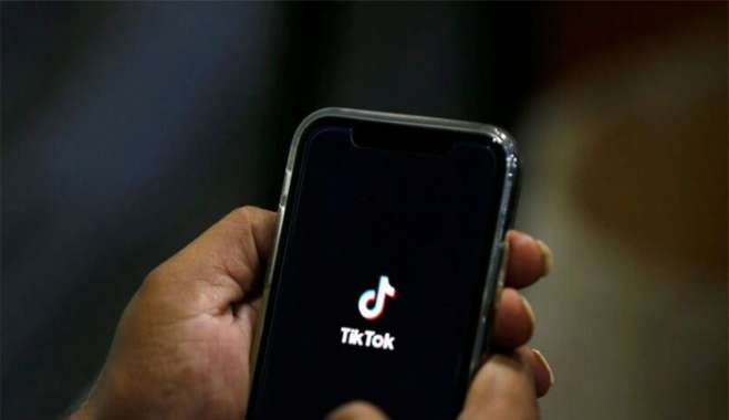 Bloomberg: Ο Ίλον Μασκ συζητά την εξαγορά του Tik tok στις ΗΠΑ