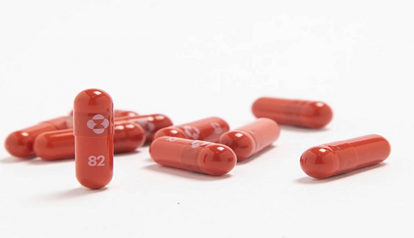 «Πράσινο φως» στο χάπι της Merck: Πώς «εξοντώνει» τον κορωνοϊό