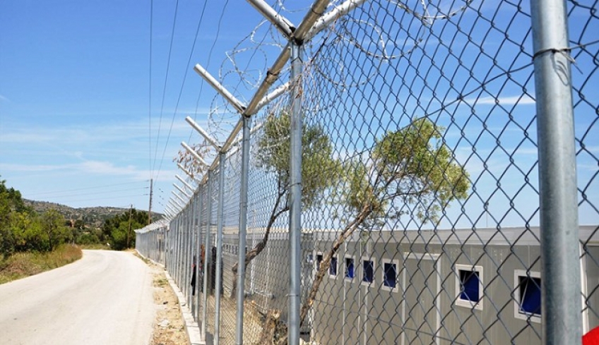 "Κανένα πισωγύρισμα, θα κάνουμε ό,τι χρειαστεί" - Αποφασισμένη η κυβέρνηση για τις κλειστές δομές