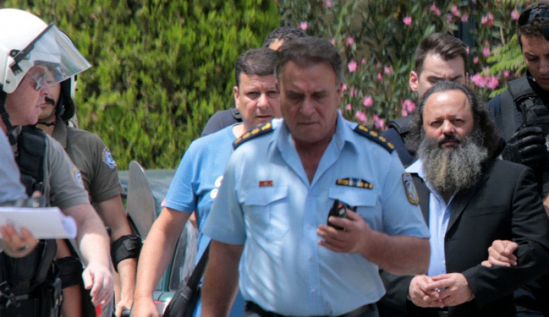 Αρτέμης Σώρρας: Μπίζνες με θύματα τους «φανατισμένους οπαδούς του»