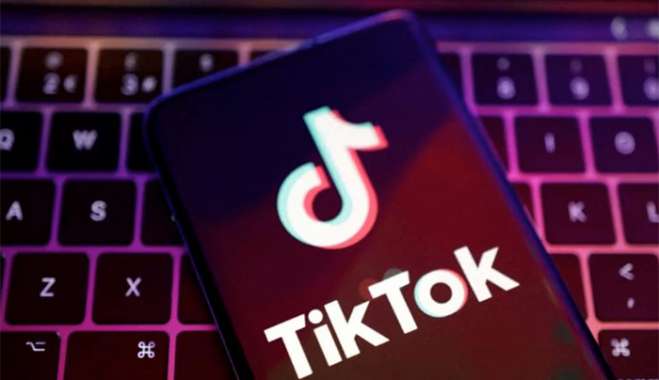 Tι συμβαίνει στον εγκέφαλό όταν χαζεúουμε στο TikTok