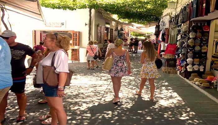 Τουρισμός: Οι υψηλές πληρότητες ζεσταίνουν τη «μηχανή» – Ανεβάζουν ταχύτητα οι πληρότητες στα νησιά