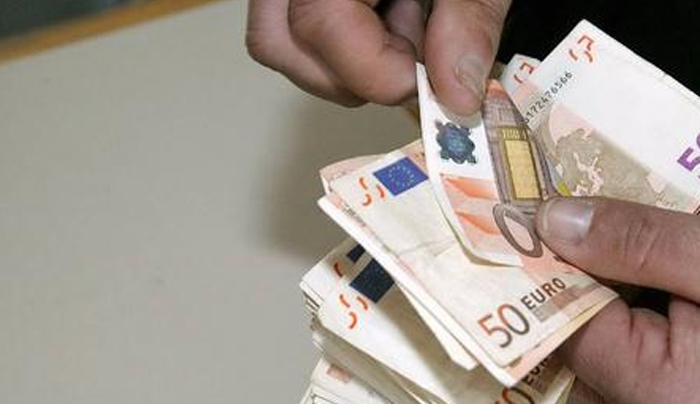 Μνημονιακό χαράτσι 2,5 δισ. ευρώ! "Ξετινάζουν" αγρότες, μισθωτούς, συνταξιούχους! Αναλυτικά η "μαύρη λίστα"