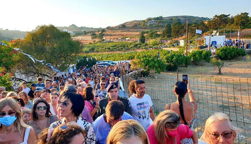 “Tο αδιαχώρητο στον εορτασμό της Παναγίας του Χάρου στους Λειψούς”