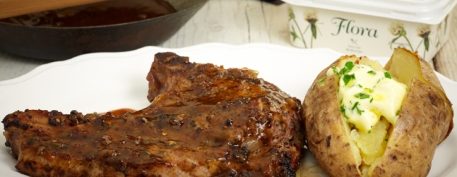 Pepper steak με φρεσκοψημένες πατάτες στο φούρνο