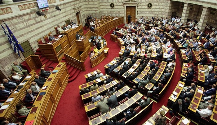 Να κλείσει τη Βουλή θέλει τώρα η κυβέρνηση