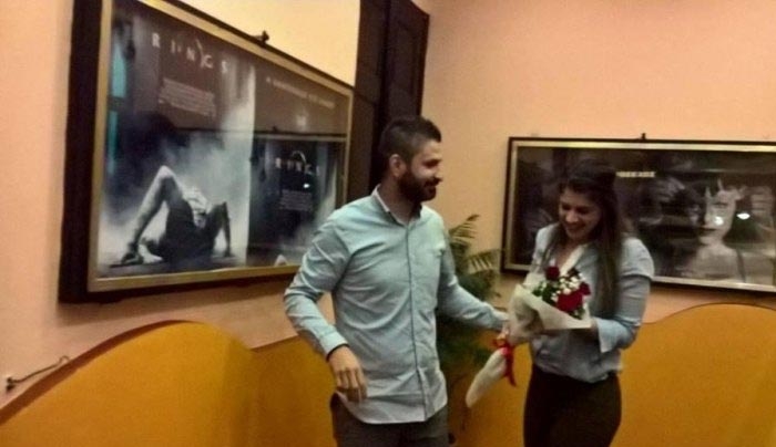 Πήγε να δει ταινία, αλλά το τρέιλερ ήταν... πρόταση γάμου - ΦΩΤΟ - ΒΙΝΤΕΟ