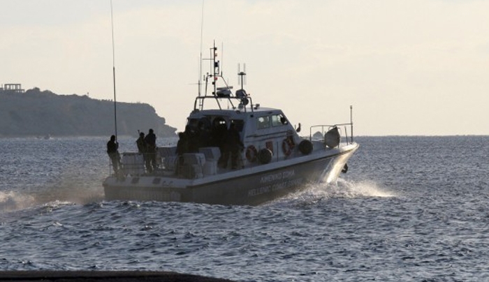 Θαλαμηγός βυθίστηκε, μετά από φωτιά, μεταξύ Θήρας και Ίου