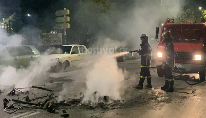 Μεγάλα επεισόδια τη νύχτα στο ΑΠΘ: Κουκουλοφόροι επιτέθηκαν σε ΜΑΤ -Κάηκαν αυτοκίνητα [βίντεο]