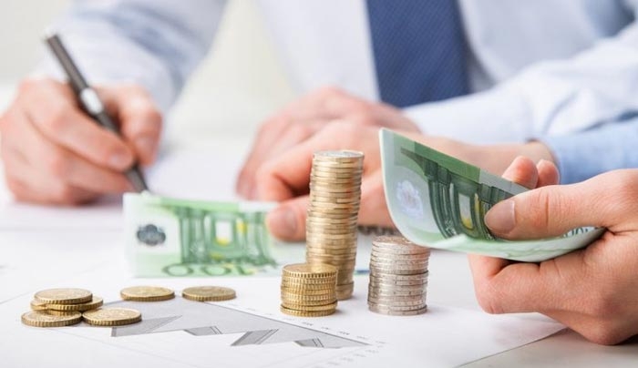 Ερχεται «χαράτσι» σε 30.000 επιχειρήσεις