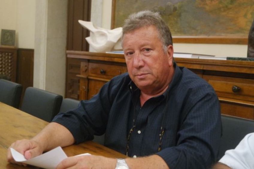 Το κτήριο της Περιφέρειας Νοτίου Αιγαίου, φωτίζεται στο μπλε και στο πορτοκαλί!