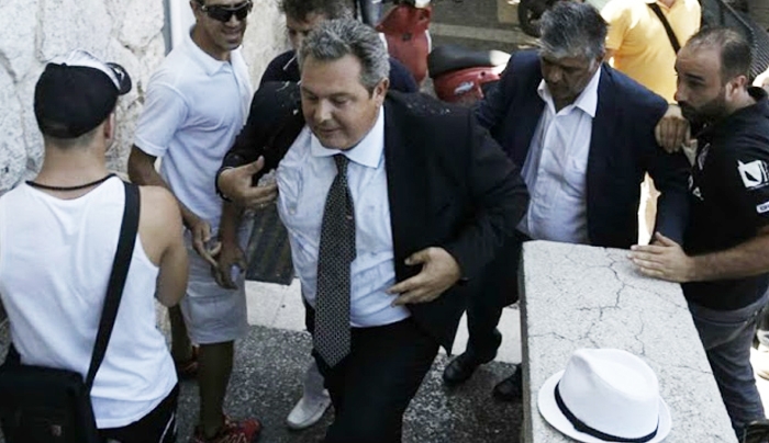Καταστηματάρχες πέταξαν τα αυγά στον Καμμένο: KAMIA εμπλοκή του αστυνομικού
