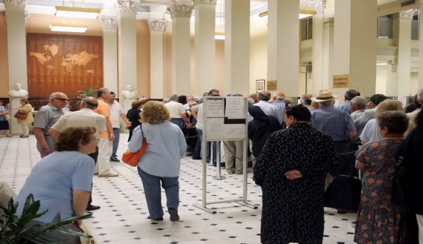 Συνταξιοδότηση: Ασφαλισμένοι σε ΙΚΑ, ΟΑΕΕ, ΔΕΚΟ, Δημόσιο κερδίζουν 5 με 12 χρόνια
