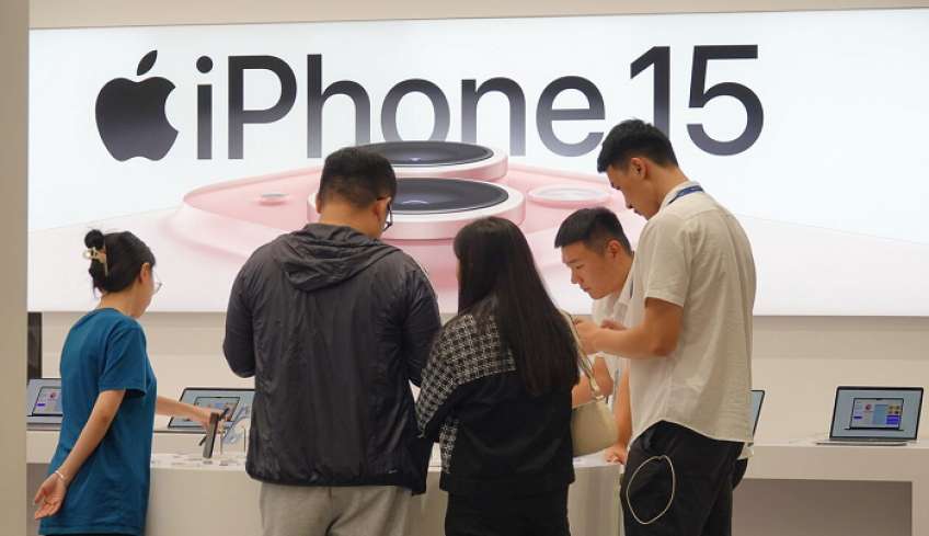 Apple: Ένα σφάλμα λογισμικού και συγκεκριμένες εφαρμογές προκαλούν υπερθέρμανση του iPhone15